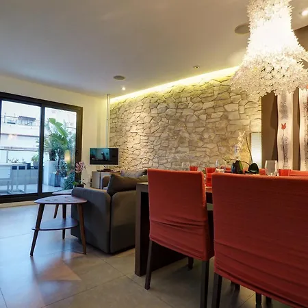 Chic By Hello Homes *