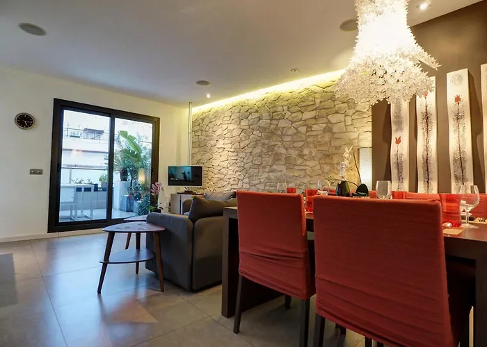 Chic By Hello Homes *